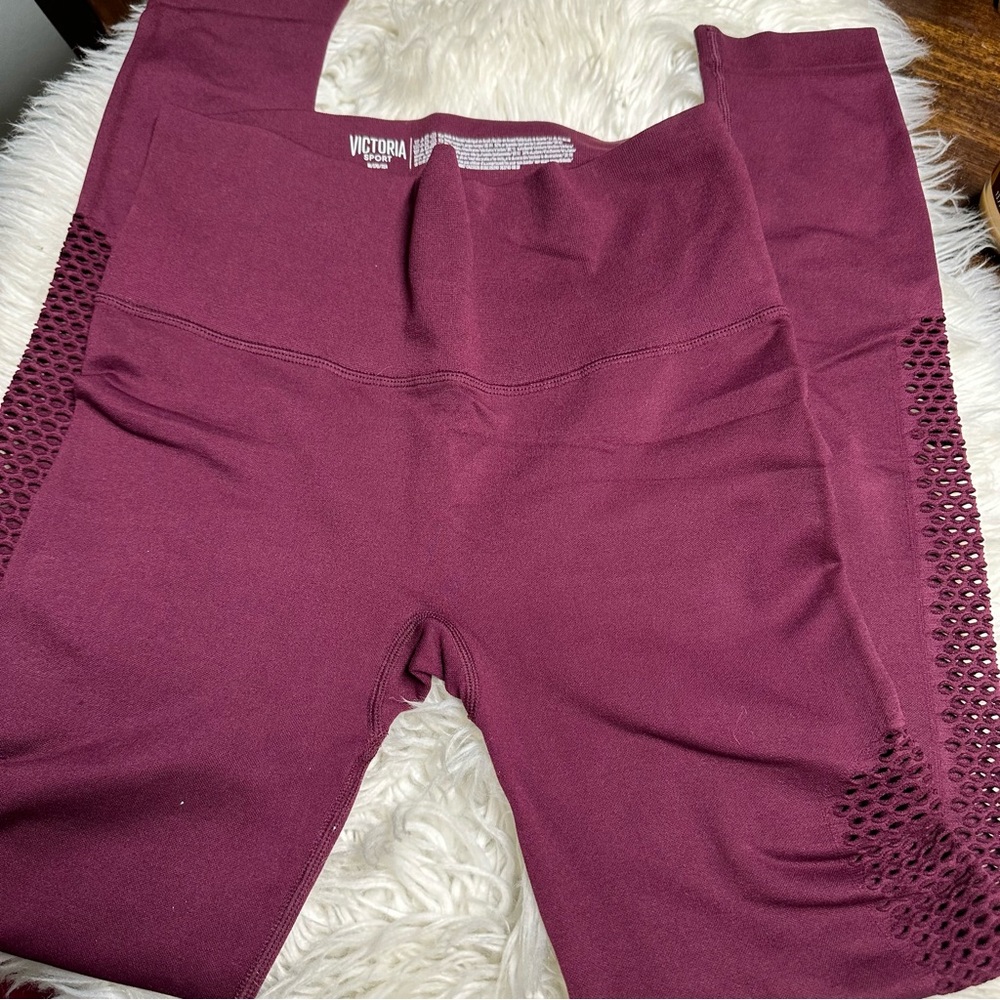 Magenta Victoria’s Secret sport leggings size 2